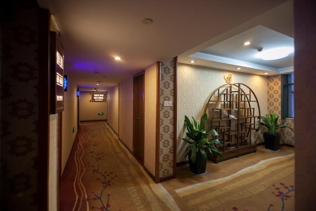 Yiwu Luckbear Hotel Exteriör bild
