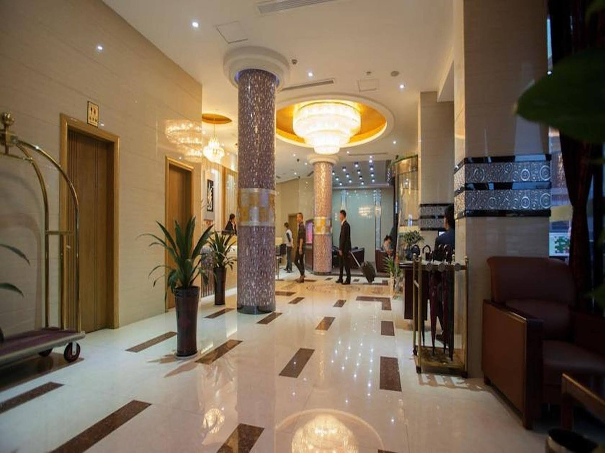 Yiwu Luckbear Hotel Exteriör bild