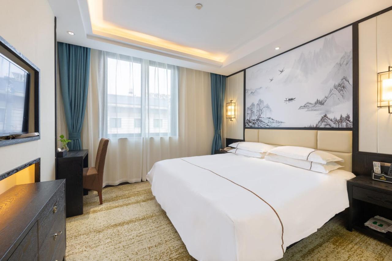 Yiwu Luckbear Hotel Exteriör bild